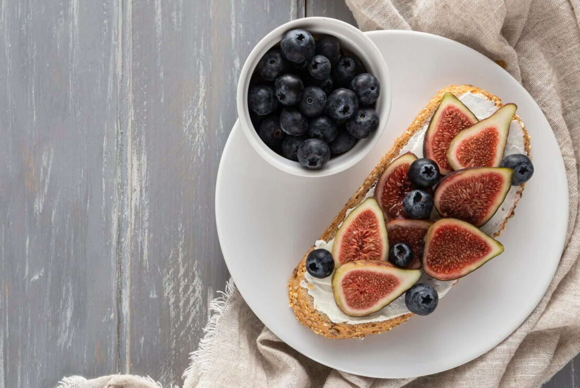 Healthy breakfast with fruit and granola for skin health.